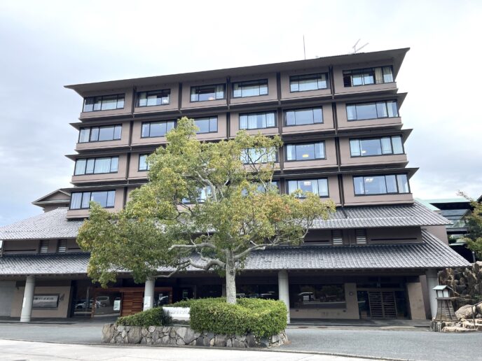 川棚グランドホテルお多福、外観