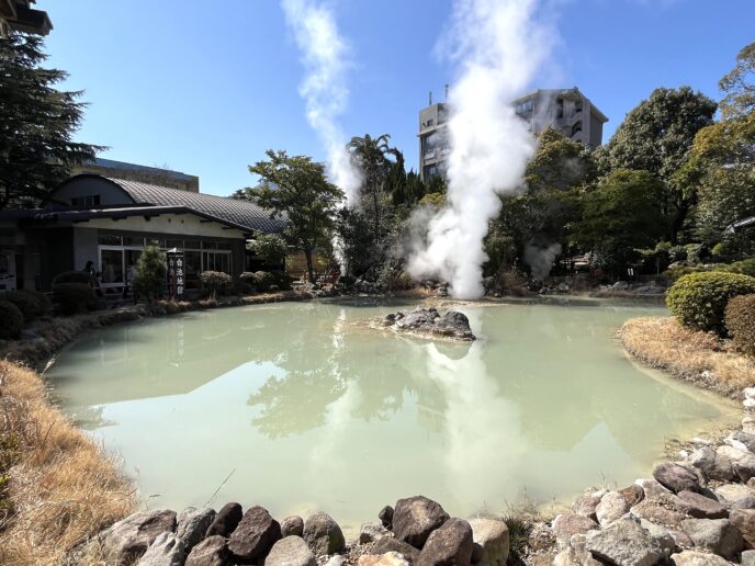 白池地獄、大きな白い地獄