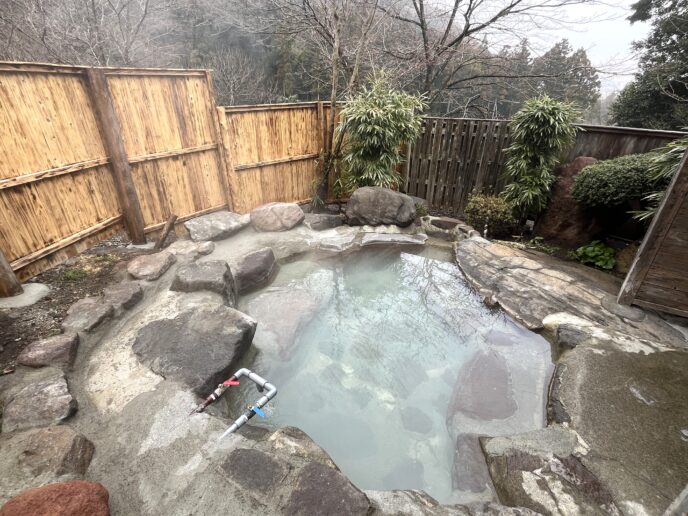 硫黄の香りたっぷりの温泉（家族風呂）