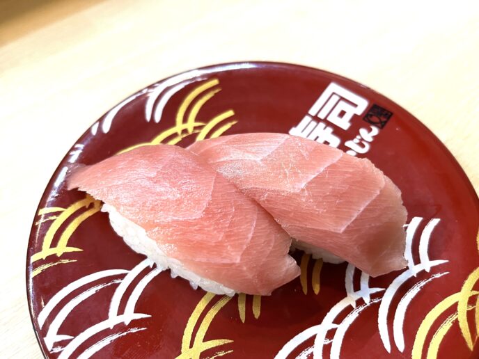 回転寿司「寿司めいじん」の寿司（まぐろ）