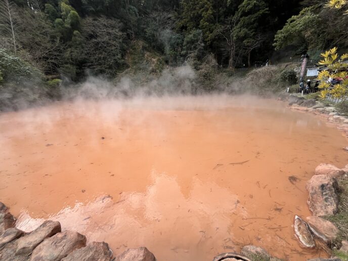 血の池地獄、真っ赤な温泉