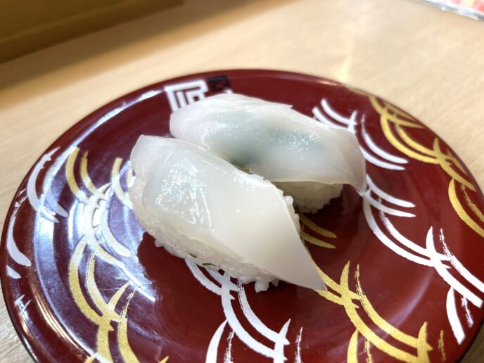 回転寿司「寿司めいじん」の寿司（いか）