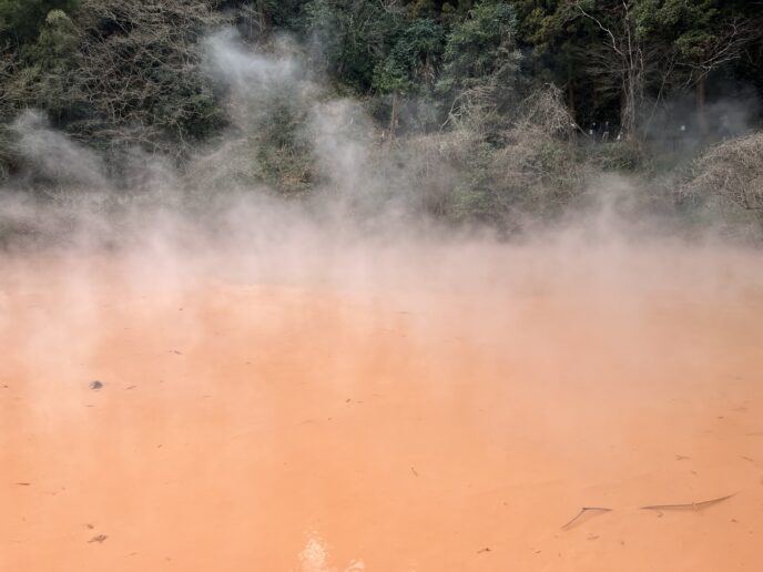 血の池地獄、真っ赤な温泉