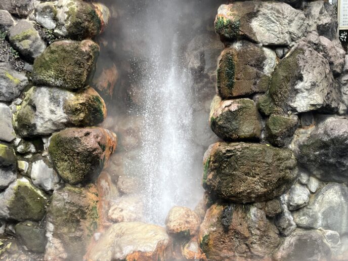 龍巻地獄の間欠泉