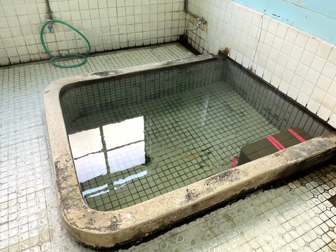 寿温泉 かなり熱い