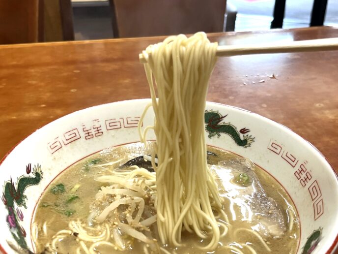 力ラーメンのラーメン・麺